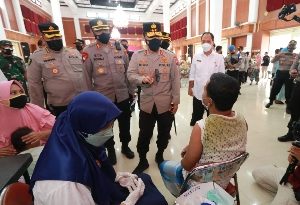 Gelar Vaksinasi Serentak Indonesia di Pamekasan, Forkopimda Jatim Genjot Capaian Vaksinasi di Pulau Madura