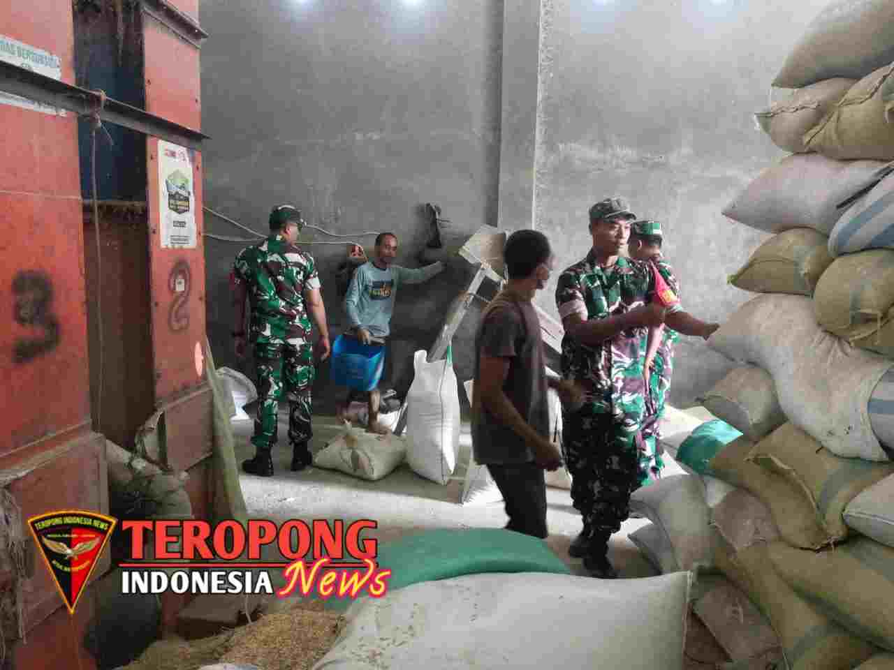 Babinsa Tinjau Ketersediaan Stok Beras di Gudang Milik Suparmi